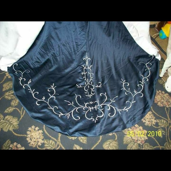 Wedding Gown - Picture 4 of 5